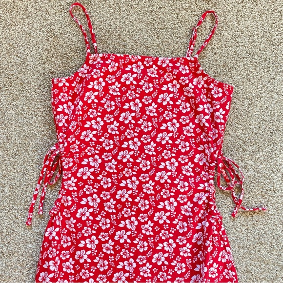 Hollister Red & White Hibiscus Print Cut Out Midi Dress, Size Medium - Picture 2 of 9